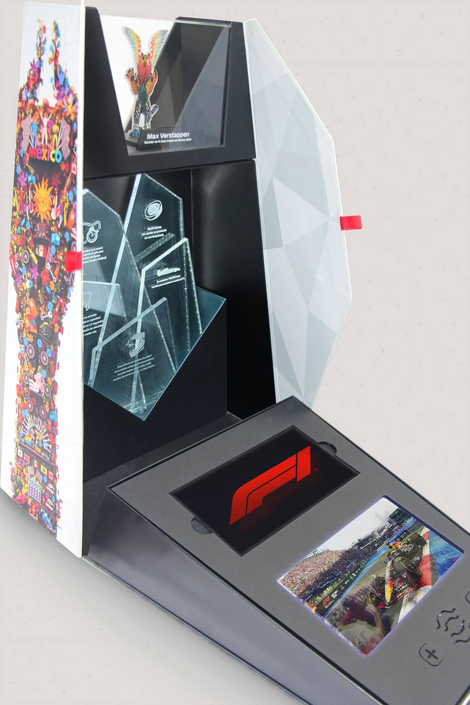F1 Kit interior — experiencia de apertura